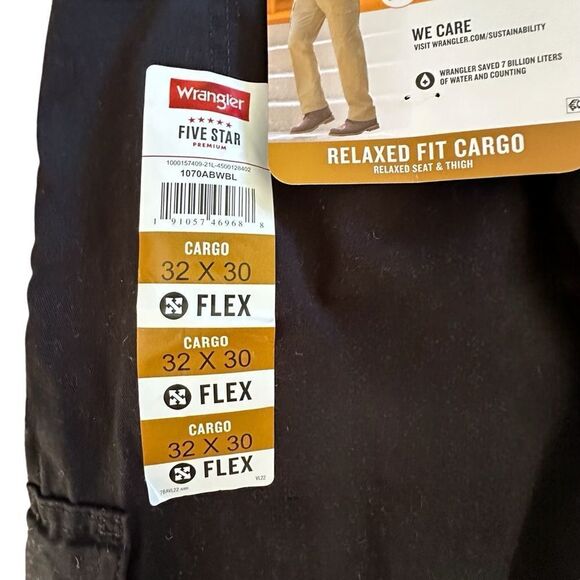 Wrangler ~ Black Relaxed Fit Cargo Pants ~ size 32/30 ~ NWT ~ Flex for comfort - Picture 11 of 13